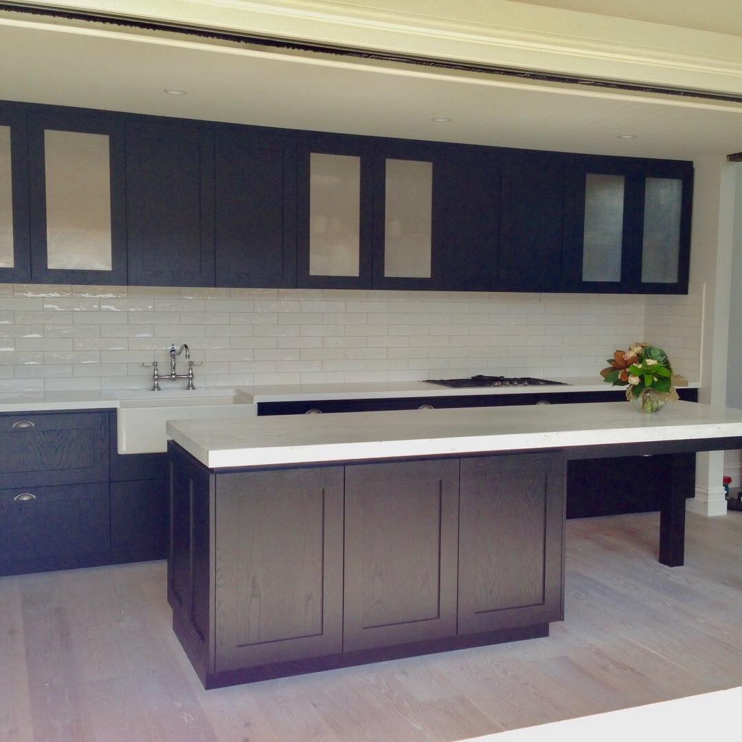 Sydney Kitchen dark-wood